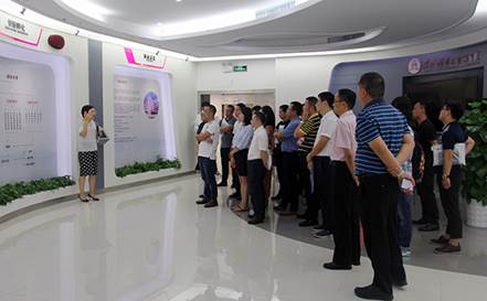 ˵Ã÷: F:\¡¾×ÊÁÏÓë°ì¹«¡¿\°ì¹«Çø\2.ÍøÕ¾ÐÂÎÅ\2019Äê\9ÔÂ\2019.09.07 AGÆì½¢Ìü¼¯ÍžÙÐС°¸ß¼¶ÖÎÀíÖ°Ô±ÑÐÐްࡱÅàѵ\ÂÃÐÐÕ¹Ìü£¨ÎÄÖÐ.jpg